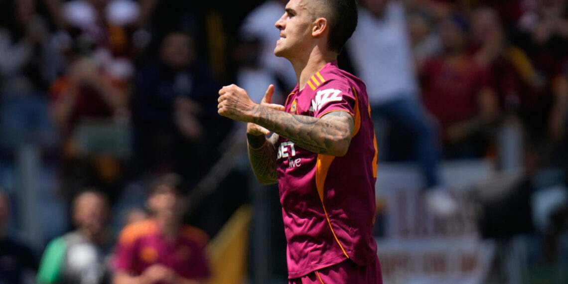 Un doblete de Mancini pone a la Roma con pie y medio en la próxima Champions