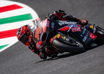 Manu González, pole en Moto2, da otro golpe en la mesa