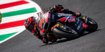 Manu González, pole en Moto2, da otro golpe en la mesa