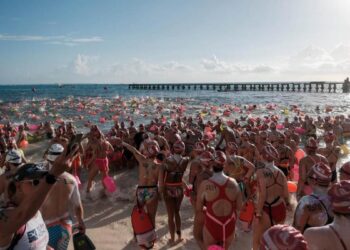 Mara Lezama da salida a “El Cruce” Cancún- Isla Mujeres, competencia de aguas abiertas de talla mundial