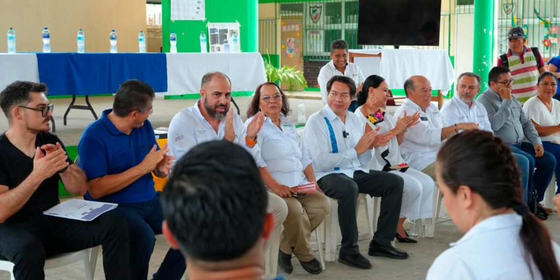 Acuerdan Mario Delgado y comunidades escolares reubicación de dos escuelas en Paraíso, Tabasco, en beneficio de más de 400 estudiantes