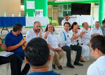 Acuerdan Mario Delgado y comunidades escolares reubicación de dos escuelas en Paraíso, Tabasco, en beneficio de más de 400 estudiantes
