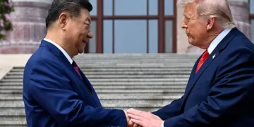 Trump le dice a Xi "es un honor ser tu amigo" durante su encuentro en Pekín