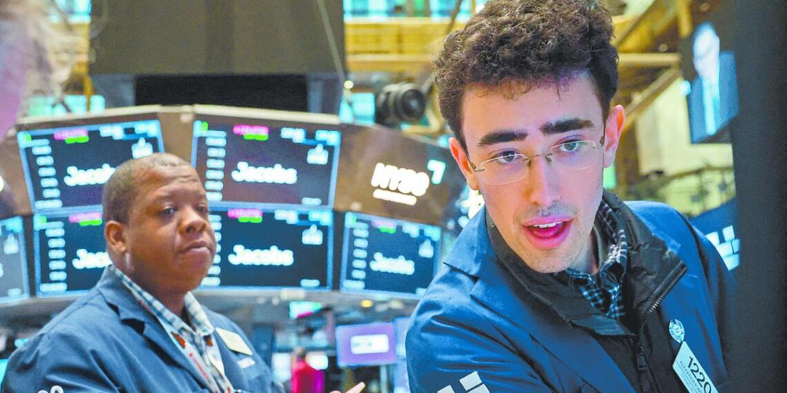 Wall Street muestra desempeños mixtos en mercado atento a Oriente Medio