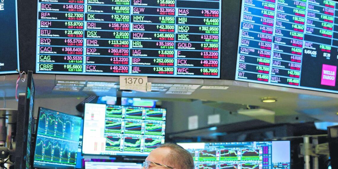 Mercado operó con movimientos laterales