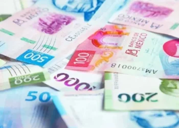 Peso retrocede por conflicto entre Irán - EU