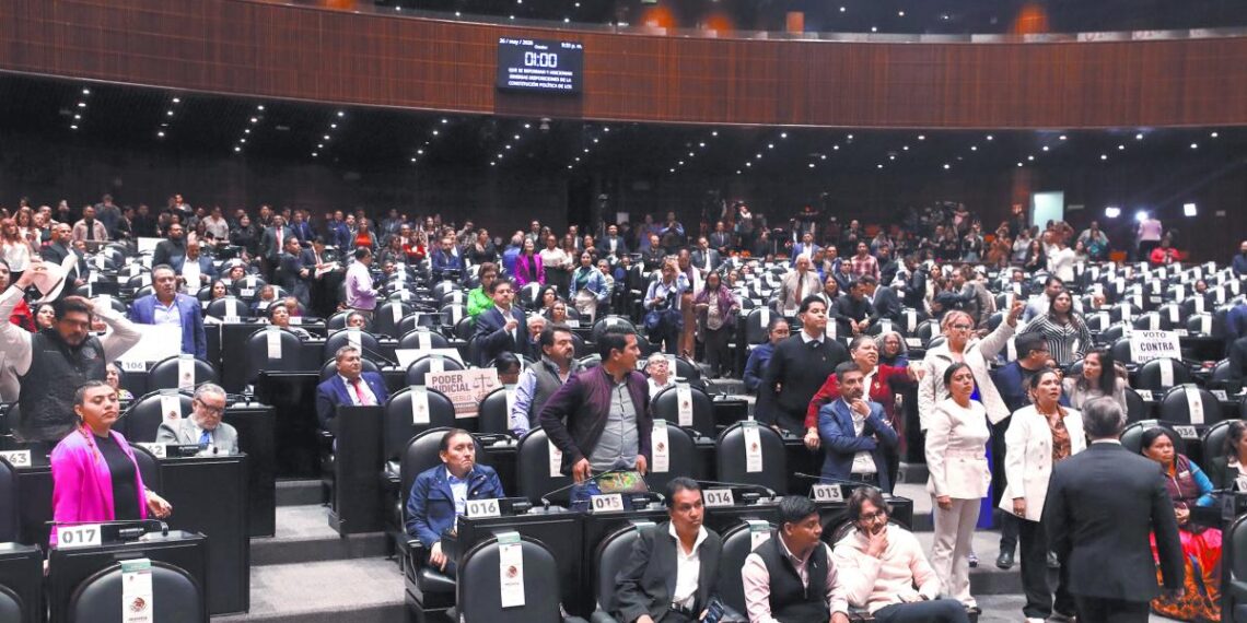 Morena abriría paso a reelección dentro del TEPJF