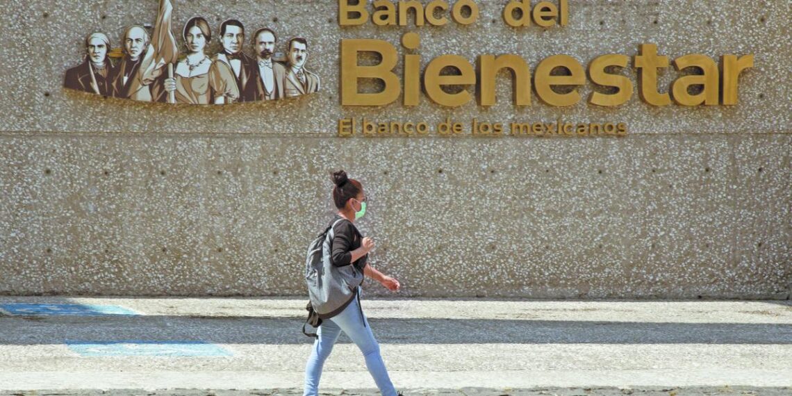 Sancionan a exservidores del Banco Bienestar y SAT
