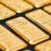 Oro a la baja en medio de preocupación por elevada inflación