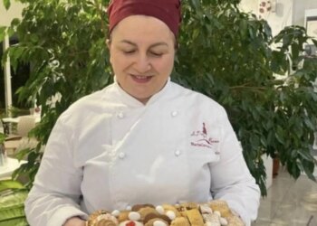 Una pastelera de Nápoles que se quemó gran parte de la cara y el cuerpo con aceite hirviendo se arroja desde el tercer piso del hospital donde estaba ingresada