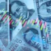 Peso mexicano retrocede frente al dólar, pero cierra semana positiva