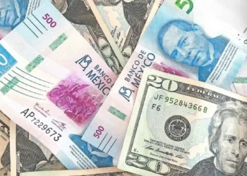 Peso mexicano cae frente al dólar por segundo día ante preocupaciones por la guerra y la inflación