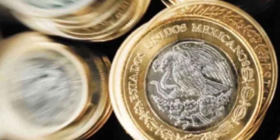 Peso mexicano revierte caída frente al dólar en mercado atento a la visita de Trump a China