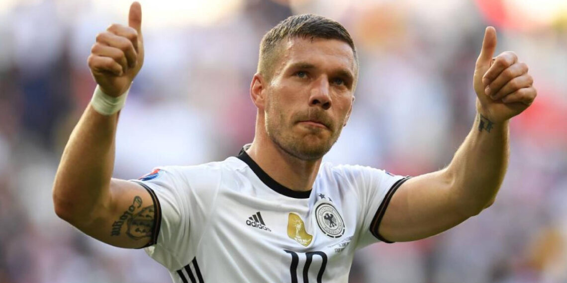 Podolski 'cuelga las botas' a los 40 años
