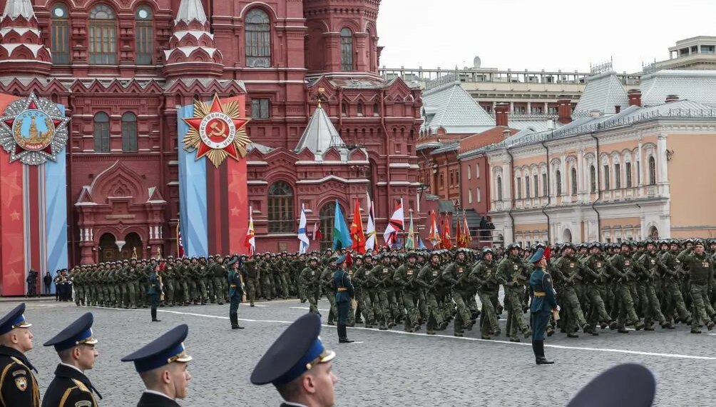 Putin preside un desfile por el Día de la Victoria sin tanques y con el "permiso" de Zelenski: "Luchamos contra todo el bloque de la OTAN"