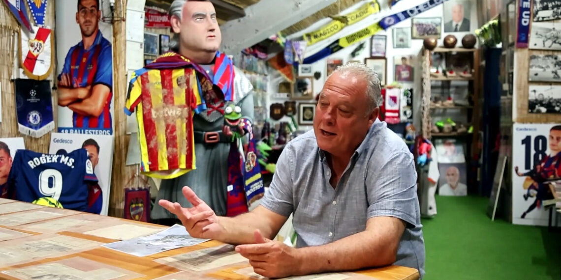 Se jubila Raimon, el multiusos del Levante: “Soy de la vieja guardia, de recortar la hierba de los postes con tijeras”