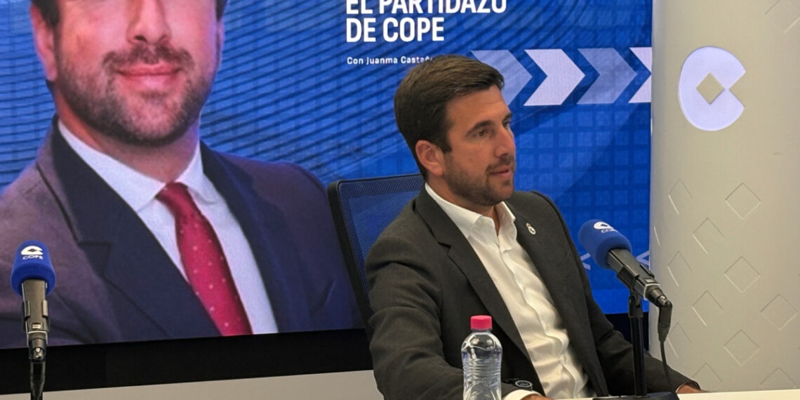 Enrique Riquelme da pistas sobre sus fichajes: un jugador español que irá al Mundial y un entrenador con equipo
