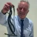 El vídeo viral del secretario de Salud de EEUU, Robert F. Kennedy Jr., manipulando una serpiente