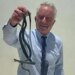 El secretario de Salud de EEUU, Robert F. Kennedy Jr., genera polémica al manipular serpientes en un video viral