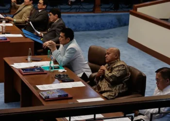 Disparos sacuden el Senado de Filipinas, donde un senador se ha atrincherado para eludir su arresto por crímenes de lesa humanidad