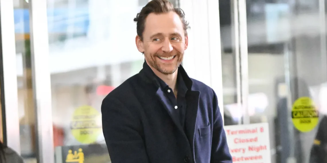 Tom Hiddleston Just Aced the Grown-Man Travel Outfit