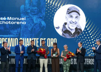Gran homenaje a Ochotorena