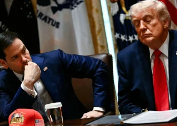 Trump avisa a Omán sobre el control del estrecho de Ormuz: "Se comportará o tendremos que destruirlos"