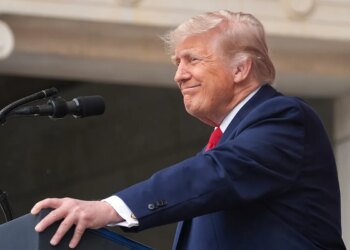 Trump promete un discurso "del hombre con audiencias más grandes que Elvis" tras la retirada de varios grupos de los fastos por el 250 aniversario de EEUU