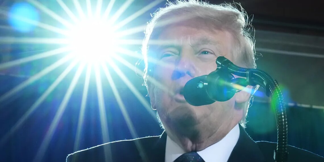 Trump no asistirá a la boda de su hijo porque dice que estamos en un momento "importante" y los medios de EEUU especulan con nuevos ataques contra Irán