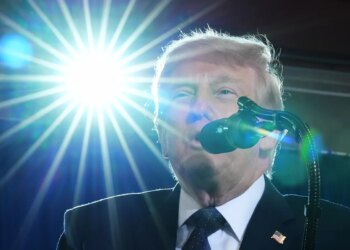 Trump no asistirá a la boda de su hijo porque dice que estamos en un momento "importante" y los medios de EEUU especulan con nuevos ataques contra Irán