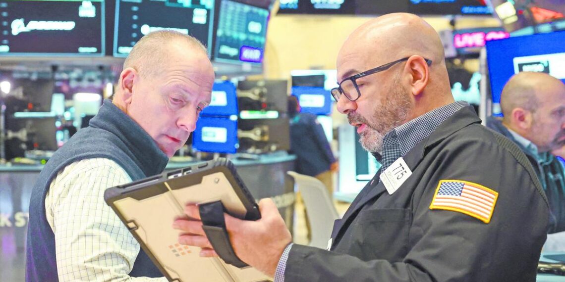 Wall Street retrocede con fuerza por apuestas de alza de tasas de interés