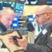 Wall Street retrocede con fuerza por apuestas de alza de tasas de interés