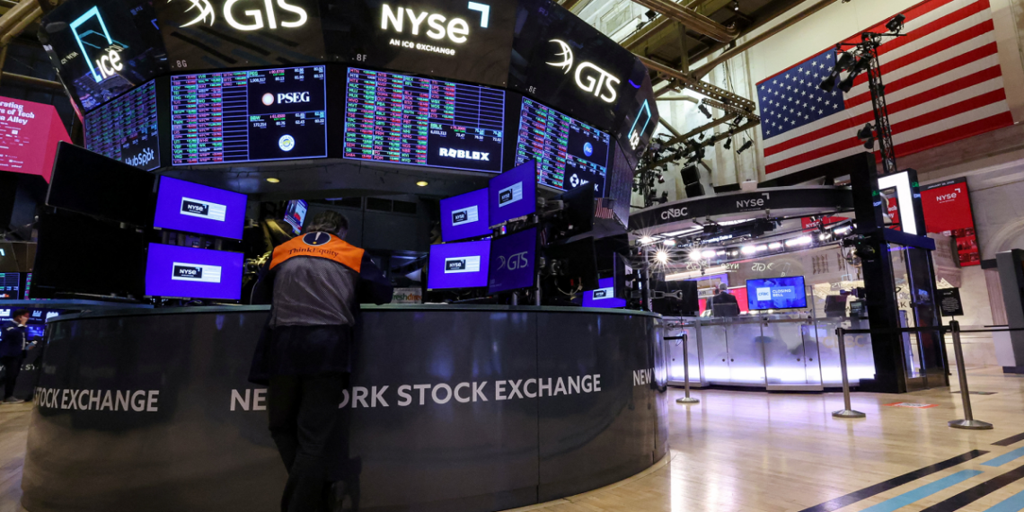Wall Street cierra mixto en un mercado atento a la visita de Trump a China