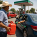 Toman maestros gasolineras en Chiapas; regalan combustible