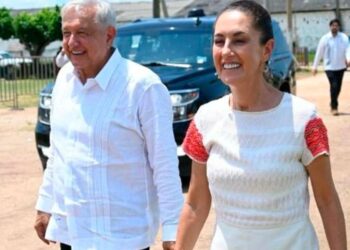 AMLO muestra su respaldo a la presidenta Sheinbaum y acusa a EU de buscar debilitar a Morena
