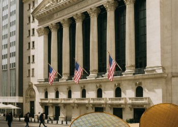 Acciones de chips impulsan los índices en Nueva York