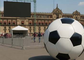 Rueda el balón en el Zócalo: Anuncian apertura del Fan Fest pese a protestas de la CNTE
