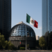 Bolsa mexicana perfila moderado avance en el inicio de la semana; destacan acciones de Volaris