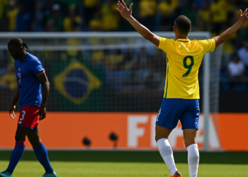 Domina Brasil a Haití para su primer triunfo del Mundial