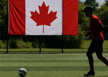 Lejos de casa, Canadá quiere abrirse camino en su Mundial