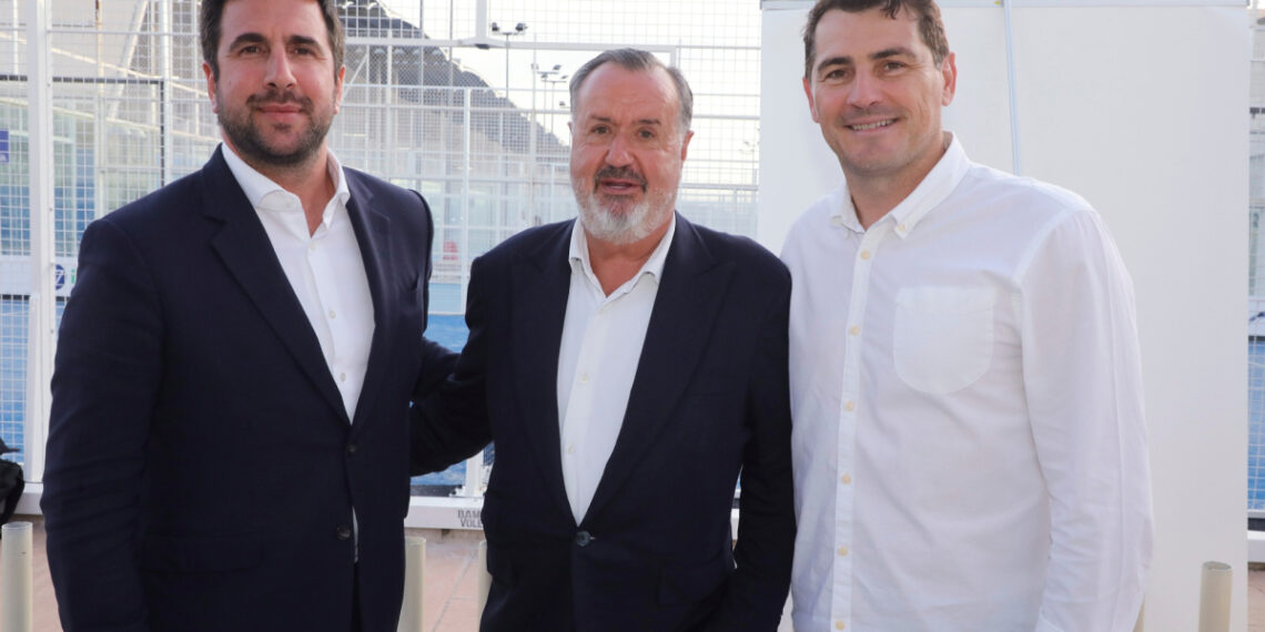 Casillas se une al proyecto de Riquelme