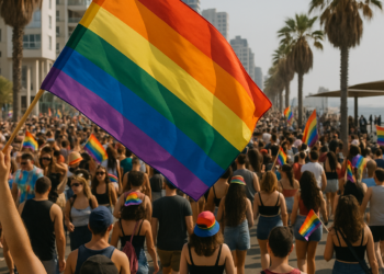 Una multitud se congregó en las calles de Tel Aviv en el regreso del desfile del orgullo LGTBI tras dos años de suspensión