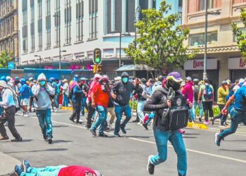 Choques en protesta de la CNTE dejan tres lesionados