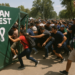 Caos y empujones en acceso a 'Fan Fest' en el Zócalo de México