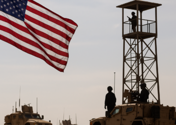 El Ejército de EEUU dijo que se mantiene en “alerta” tras el anuncio de Irán de cerrar el estrecho de Ormuz