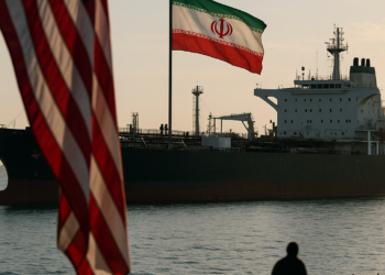 Estados Unidos suspendió temporalmente las sanciones al petróleo de Irán y el precio del crudo vuelve a caer