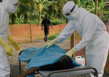 Ébola en RDC deja 304 muertos y más de 1,100 contagios; epidemia sigue fuera de control