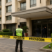 Emite Ecuador reclamo por escándalo fuera de su hotel