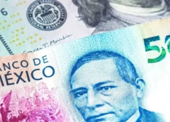 Peso mexicano retrocede frente al dólar tras datos de empleo privado en Estados Unidos