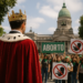 El último monarca cuasifeudal de Europa, contra la despenalización del aborto en su país